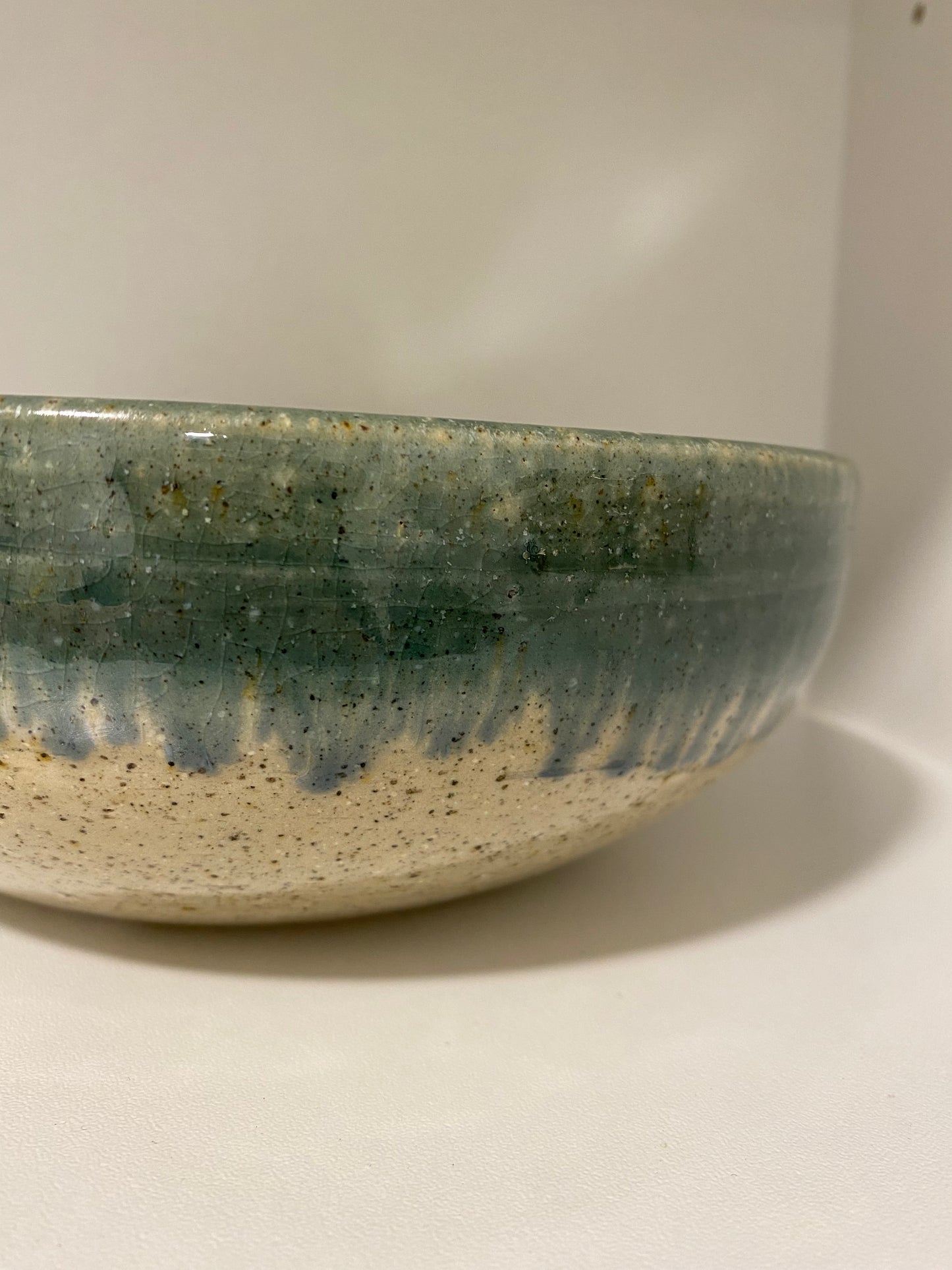 Green drip salad bowl