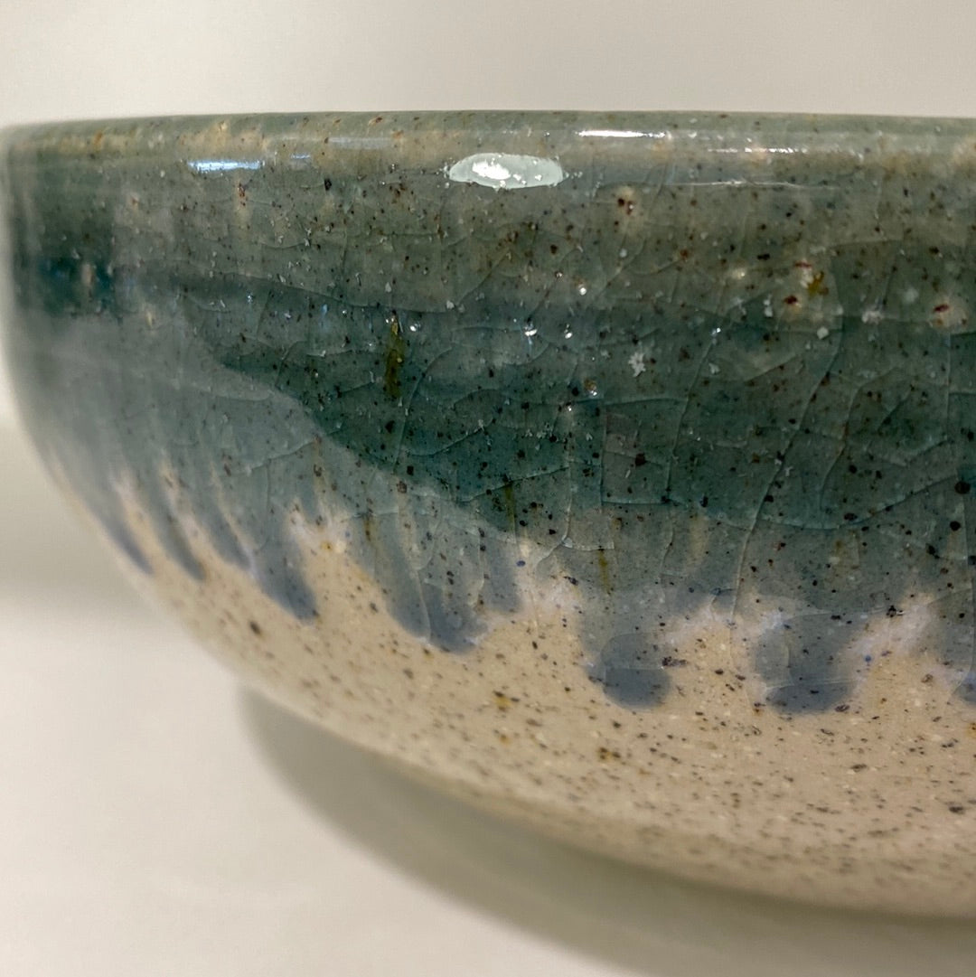 Green drip salad bowl